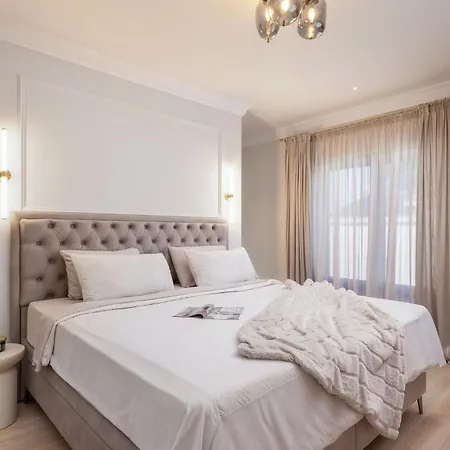 Holiday home Lovely In With Heated Swimming Pool Petrcane